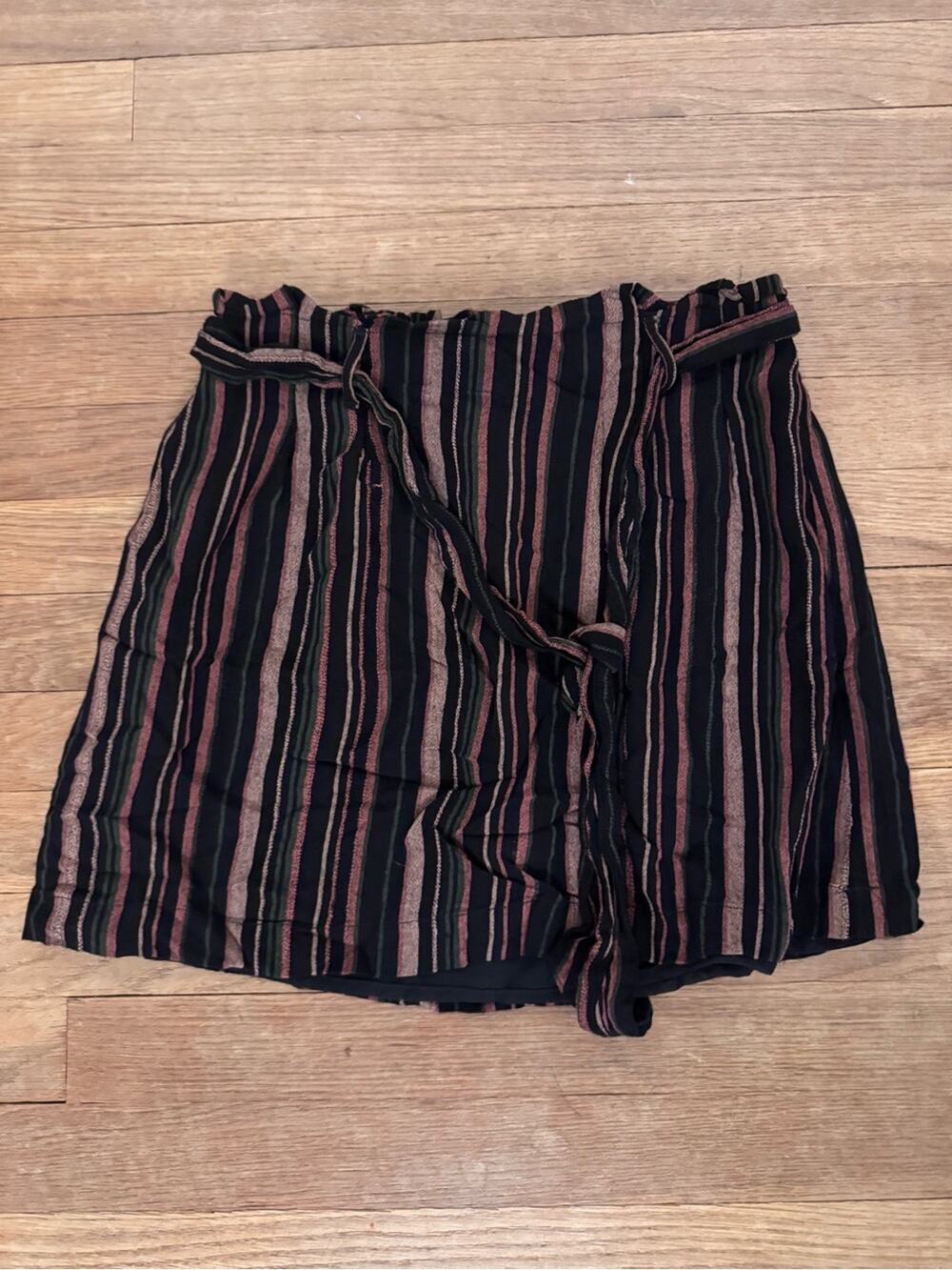 American Eagle Women's Striped Mini Paperbag Skirt - Size S
 b27